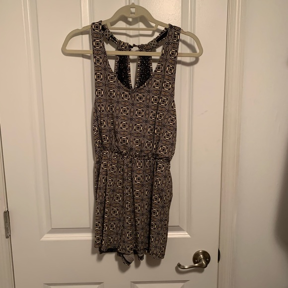 Target gold black romper with back fastener - Picture 1 of 5